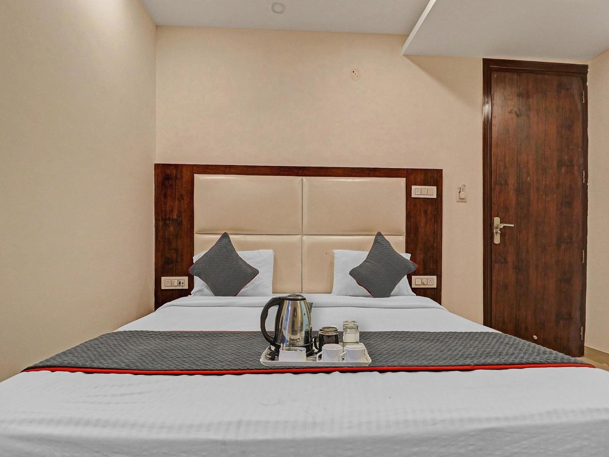 Townhouse Tark Inn Neu-Delhi Exterior foto