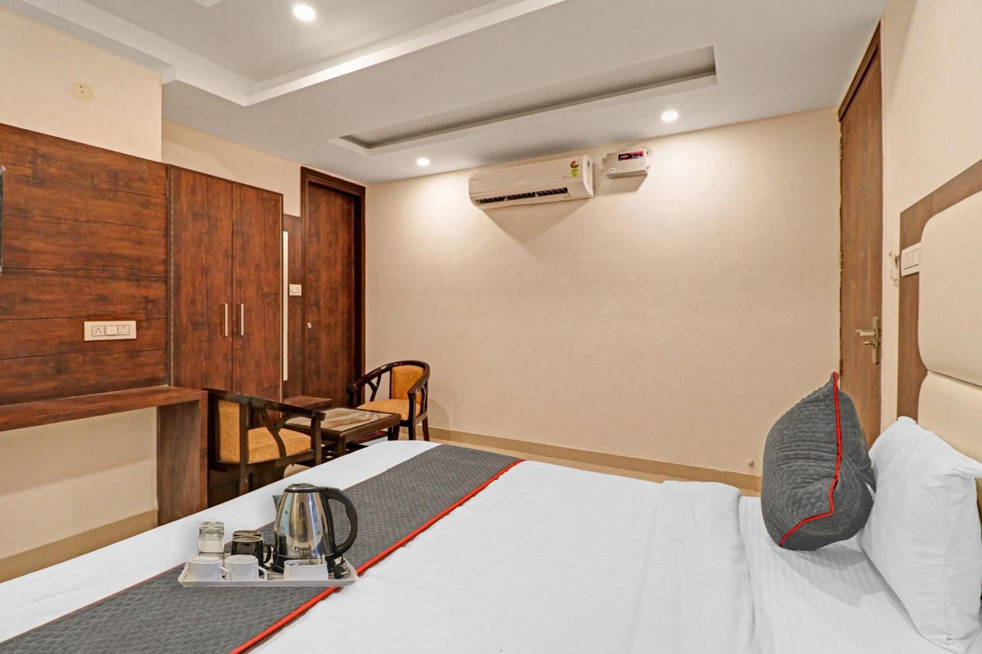 Townhouse Tark Inn Neu-Delhi Exterior foto