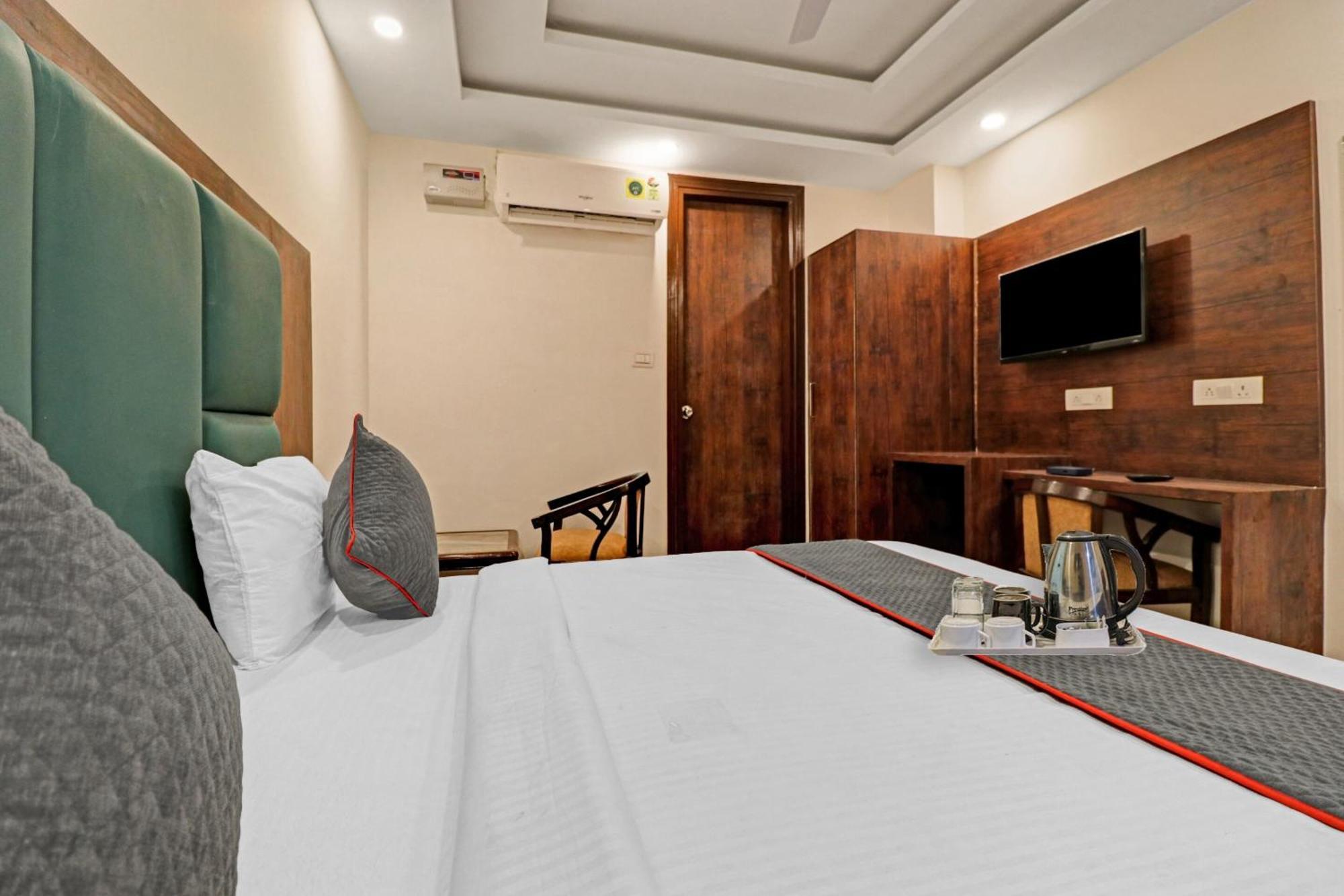 Townhouse Tark Inn Neu-Delhi Exterior foto