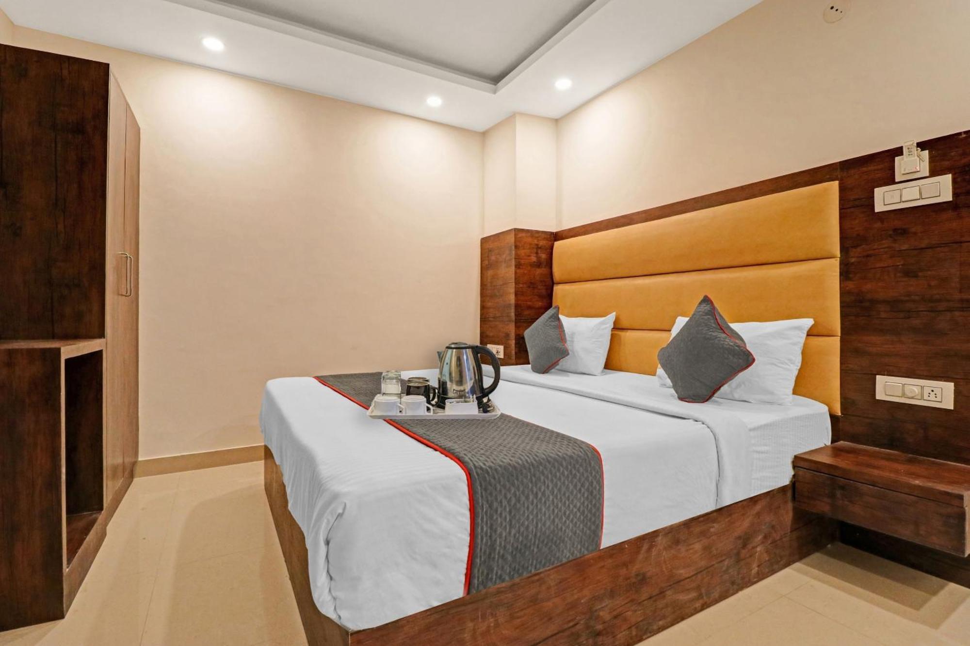 Townhouse Tark Inn Neu-Delhi Exterior foto