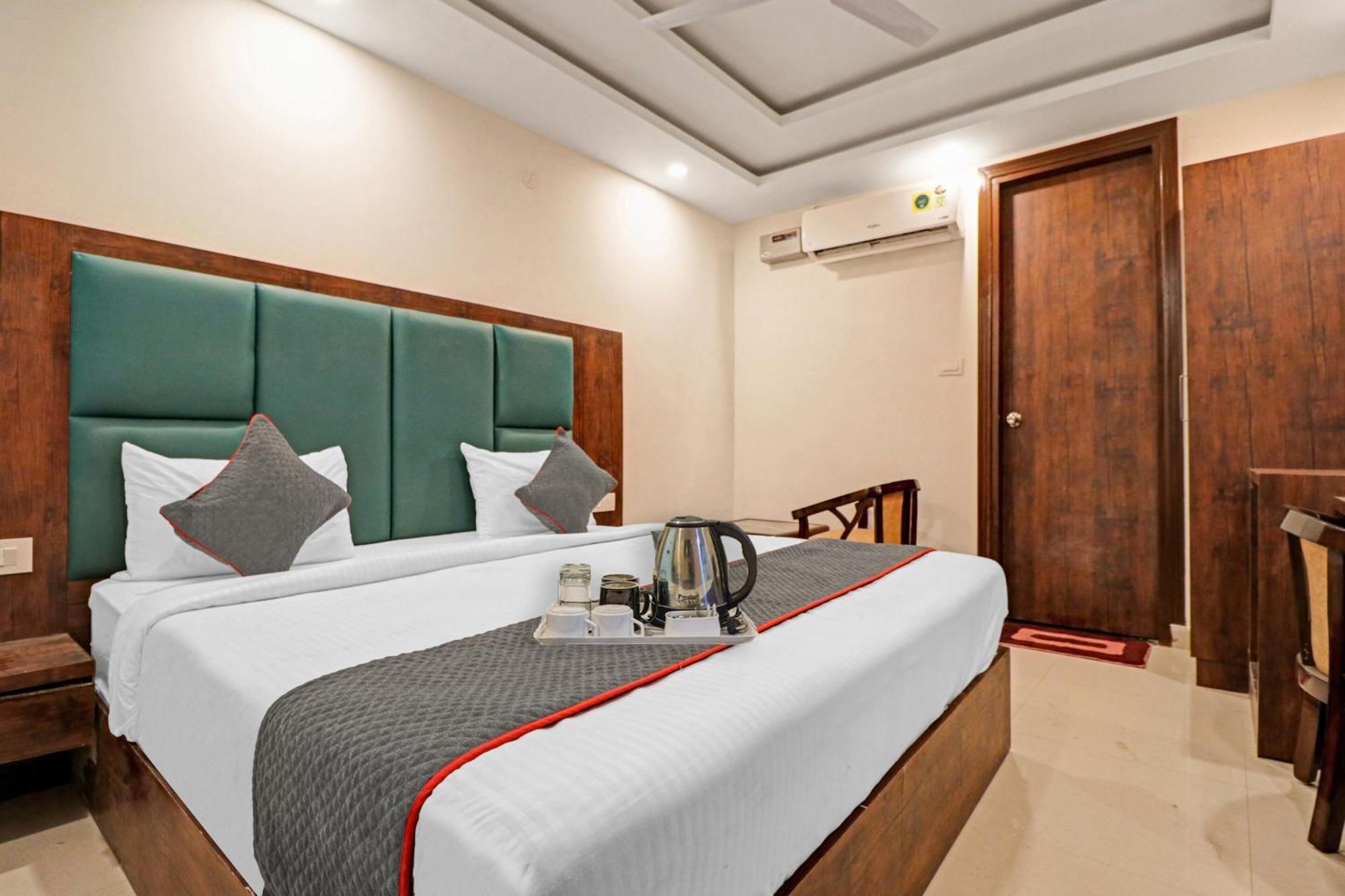 Townhouse Tark Inn Neu-Delhi Exterior foto