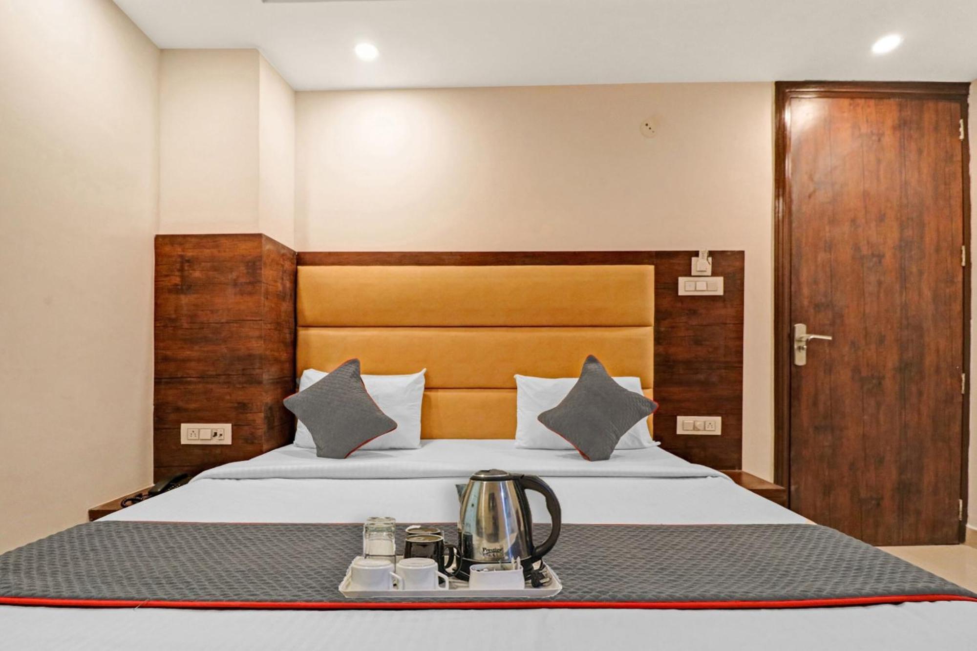 Townhouse Tark Inn Neu-Delhi Exterior foto