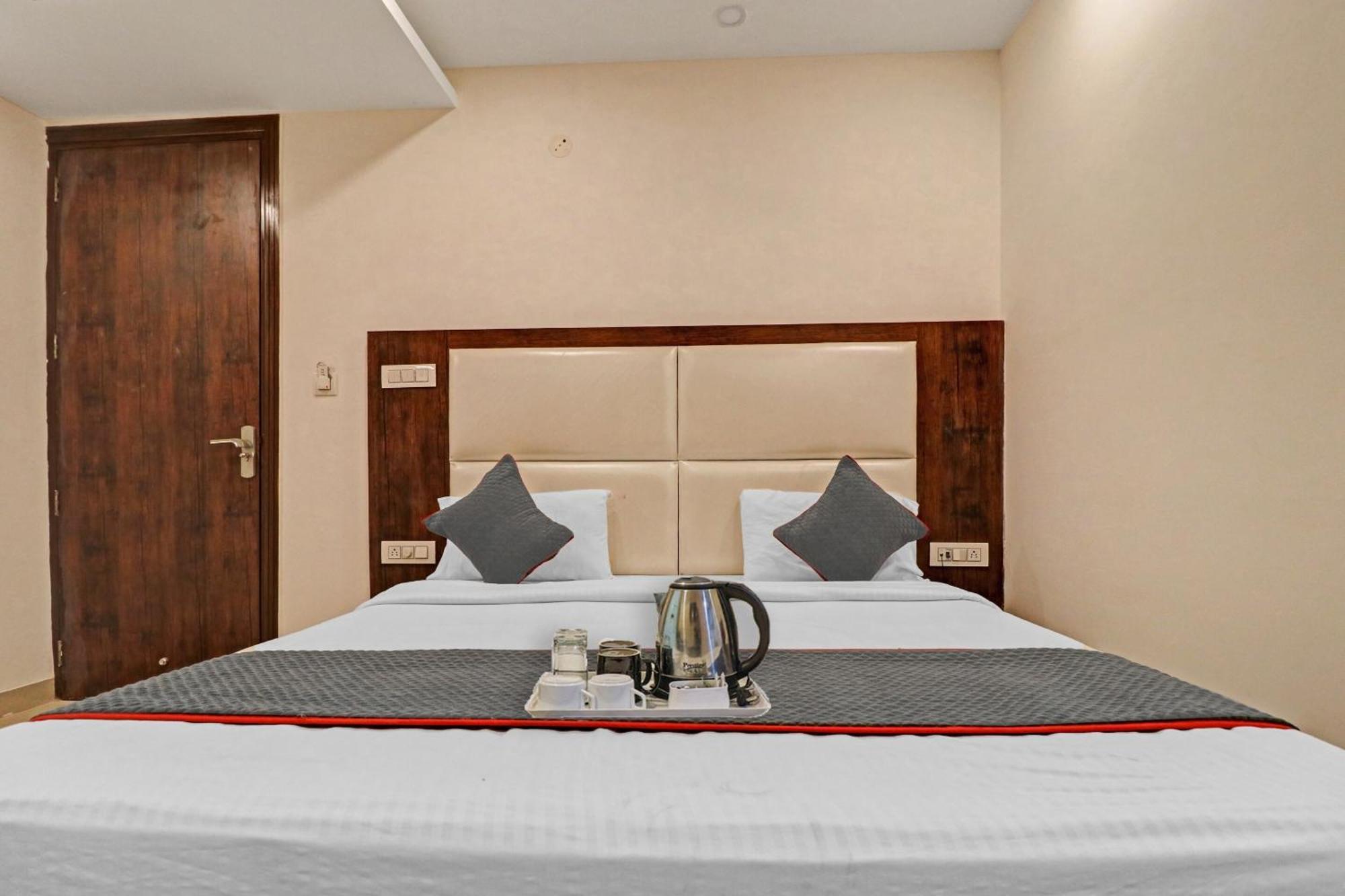 Townhouse Tark Inn Neu-Delhi Exterior foto