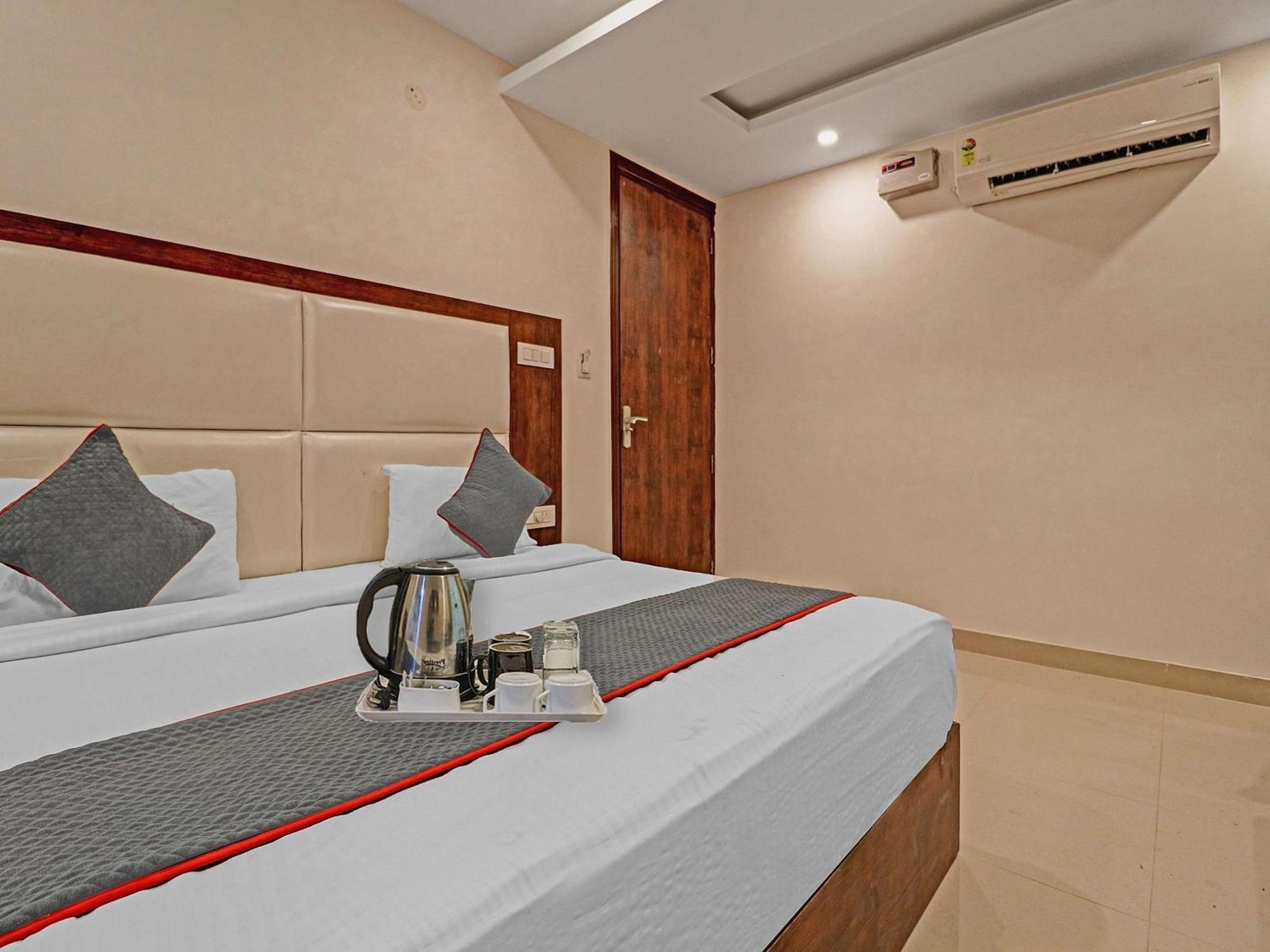 Townhouse Tark Inn Neu-Delhi Exterior foto