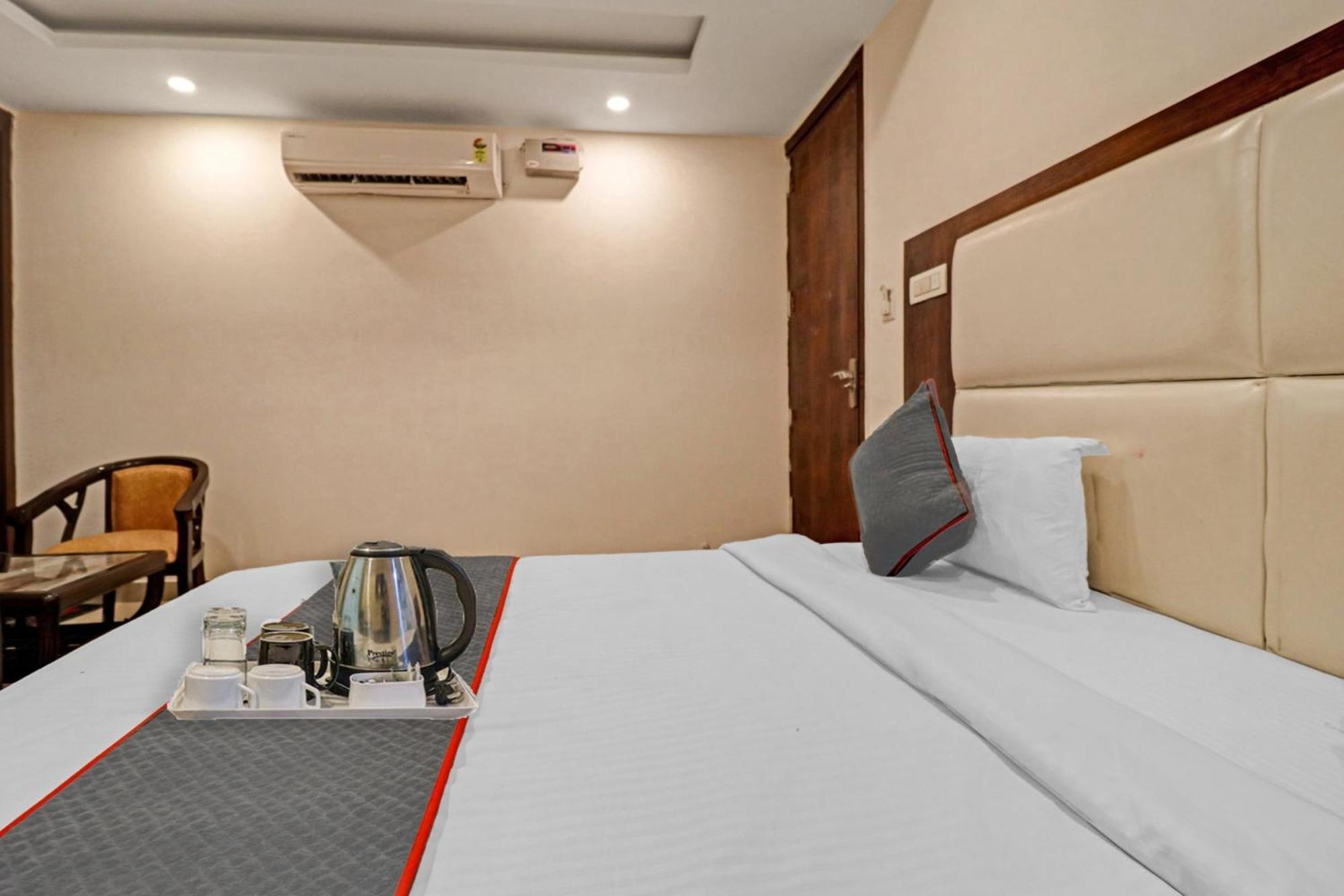 Townhouse Tark Inn Neu-Delhi Exterior foto
