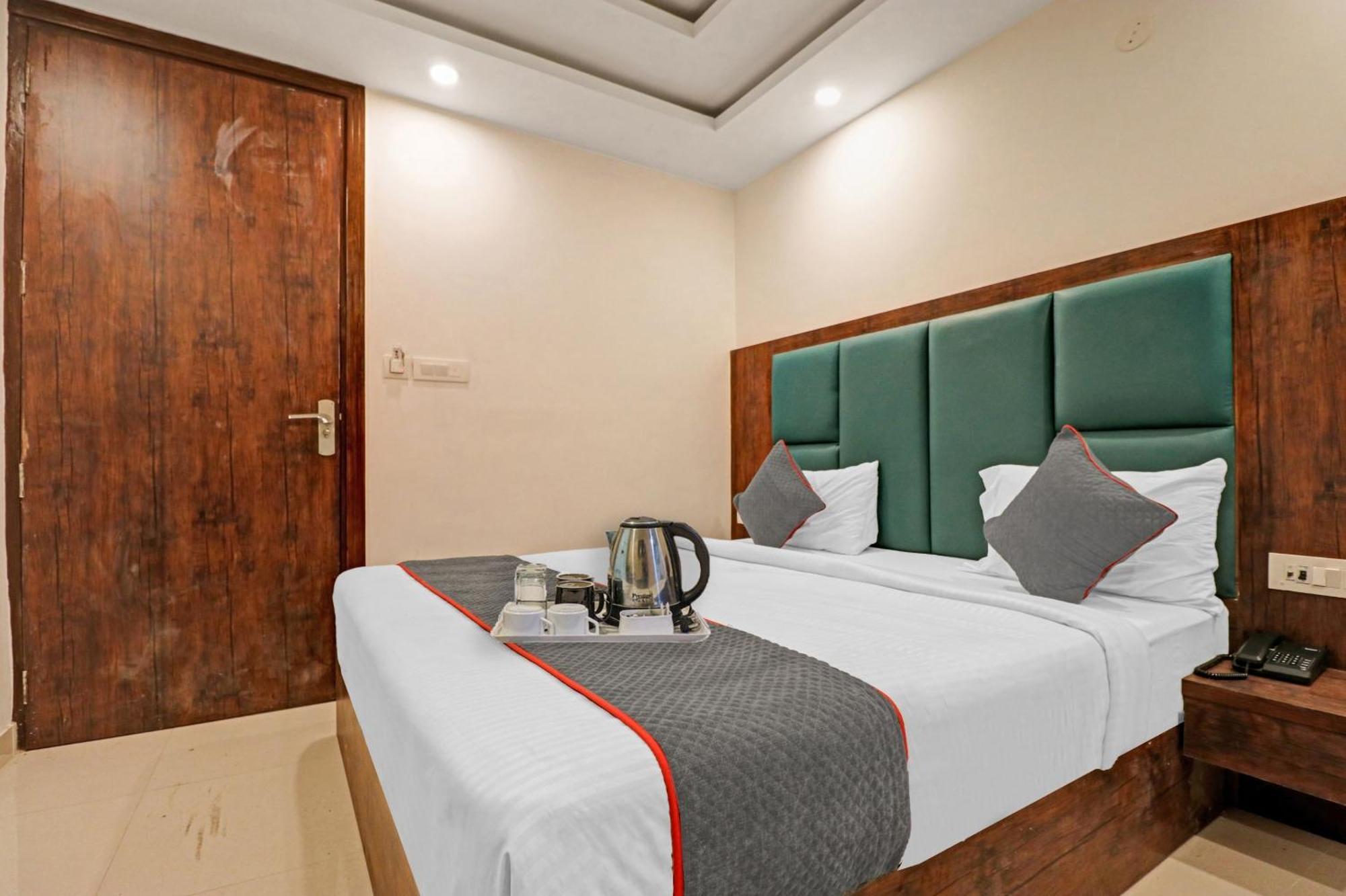 Townhouse Tark Inn Neu-Delhi Exterior foto