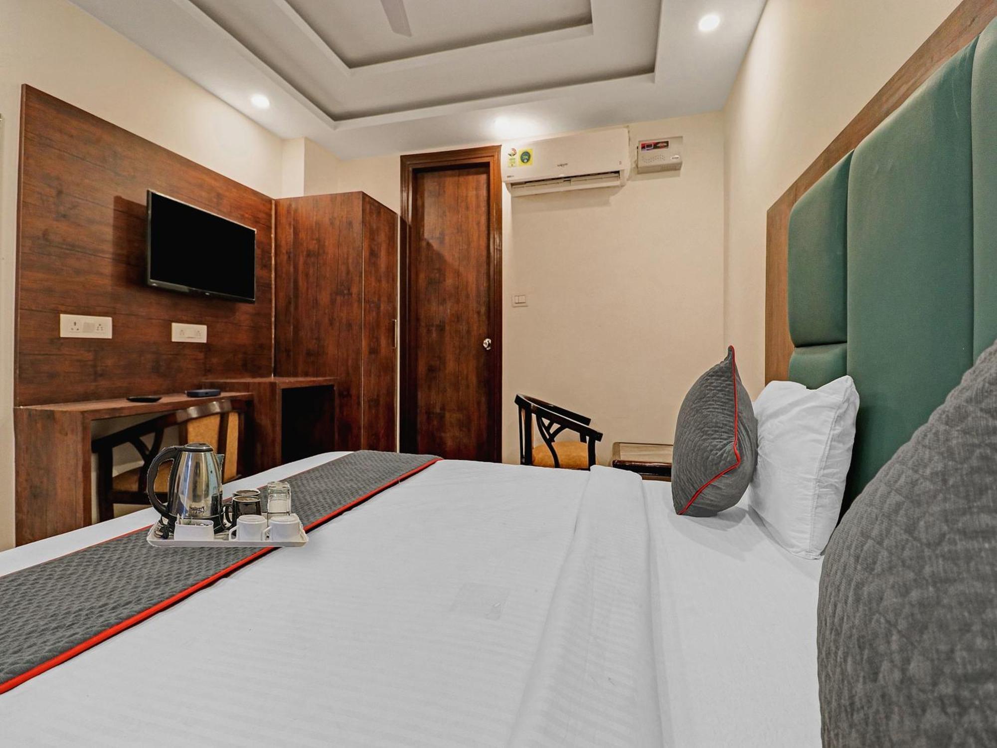 Townhouse Tark Inn Neu-Delhi Exterior foto